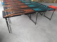 Table de bière-pong client avec trous