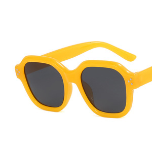 Lunettes de soleil vintage rectangulaires irrégulières avec logo personnalisé, verres UV400, lunettes de soleil pour femmes - Product Image 2