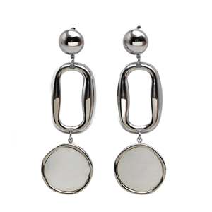 Boucles d'oreilles pendantes tendance en acier inoxydable 316L avec placage or PVD, durables et résistantes - Product Image 1