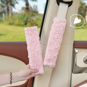Coussinets de ceinture de sécurité en peluche rose, soutien doux pour le cou, pour l'automne et l'hiver, accessoire unisexe - Product Image 1