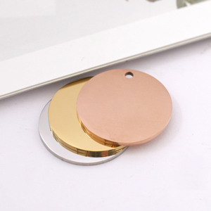 Pendentif rond miroir en acier inoxydable d'usine avec <span class=keywords><strong>lettres</strong></span> gravées Étiquettes de chien circulaires Logo gravé au laser Matériau vierge - Product Image 5