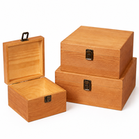 Coffre de rangement de luxe en bois massif avec loquet métallique vintage, boîte cadeau carrée moderne et simple pour l'approvisionnement de marques professionnelles
