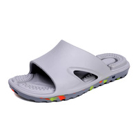Chaussons de récupération sportifs ergonomiques pour hommes avec soutien de la voûte plantaire et semelle épaisse pour le soulagement post-exercice