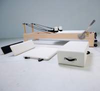 Boîte de réformateur Pilates de qualité studio avec ressort à haute tension, un accessoire de réformateur Pilates magnifiquement conçu.