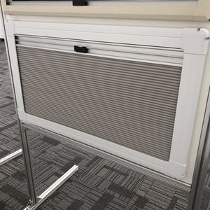 Cadre intérieur de fenêtre de caravane avec rideau plissé et moustiquaire pour remplacement d'accessoires de camping-car - Product Image 1