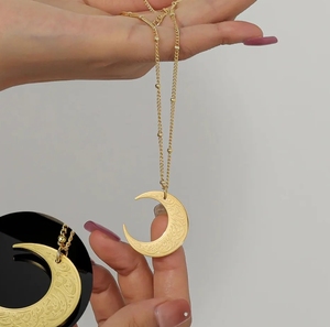 Collier Croissant <span class=keywords><strong>Reza</strong></span> en Acier Inoxydable Plaqué Or 18 carats Tendance, Anti-ternissement, Hypoallergénique, Bijoux Religieux Musulmans Arabes - Product Image 3