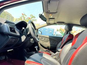 Auto Usado 2017, Luxgen <span class=keywords><strong>U5</strong></span> SUV 1.6L CVT Edición Knight, SUV Compacto de 5 Asientos, Exportación al por Mayor, Marca China, Asequible, Disponible en Stock - Product Image 5