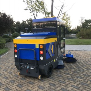 Driving Floor Car Industrial Street Cleaning Machine Ride on Road All Closed Cab Floor - Product Image 5