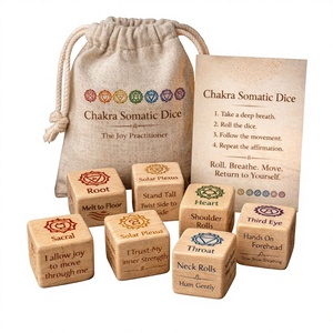 Blocs en bois naturel gravés sur mesure <span class=keywords><strong>de</strong></span> haute qualité, artisanat en bois poli, <span class=keywords><strong>jeu</strong></span> <span class=keywords><strong>de</strong></span> dés, boîte en bois pour la chasse au trésor en forêt, thème nature - Product Image 1