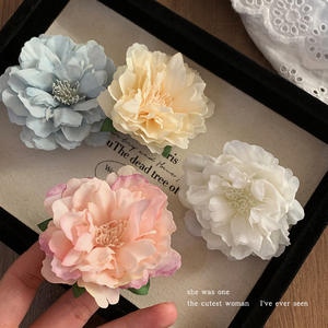 Pinza de pelo de flores de simulación al por mayor, horquilla de flores de tela de color sólido, accesorios para el cabello de vacaciones junto al mar para niñas - Product Image 2