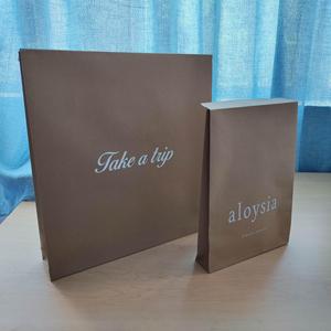 Pochette d'expédition plate en papier kraft marron avec logo personnalisé et bande adhésive double face pour emballage cadeau et vêtements - Product Image 6