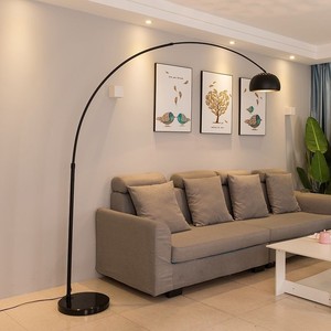 Lampe sur pied moderne Junming Lighting, en fer, pour salon, zone canapé, 36V et moins. - Product Image 1