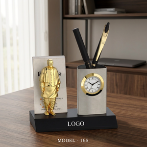 Trophée de bureau en métal attrayant avec design portable, technique de moulage et options de gravure - Product Image 1