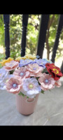 Bouquet d'anémones au crochet fait main de qualité supérieure - Artisanat floral exquis en tricot pour la décoration de la maison de luxe et la présentation sur table