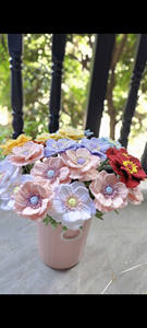 Ramo de Anémonas de Ganchillo Hecho a Mano de Primera Calidad - Exquisita Artesanía Floral Tejida <span class=keywords><strong>para</strong></span> Decoración de Hogar de Lujo y Exhibición en Mesa - Product Image 3