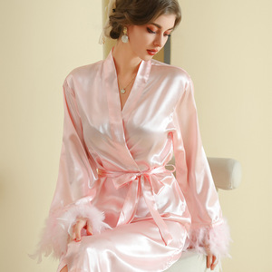 Kimono de satén de verano para mujer con plumas bordado personalizado nombre suave dama de honor y batas de <span class=keywords><strong>novia</strong></span> para fiestas de boda - Product Image 5