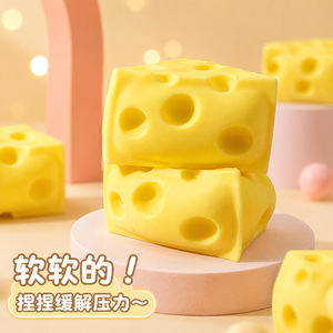 Ensemble anti-stress en forme de fromage |   Jouet à presser multi-formes à récupération lente |   Décoration de bureau sur le thème alimentaire pour la relaxation, vente en gros - Product Image 2