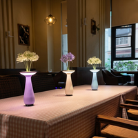 Lampe de table LED sans fil moderne rechargeable tactile IP54 pour extérieur, patio, salle à manger, étanche, portable, pour restaurant, mariage, décoration