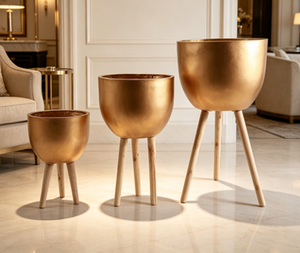 Ensemble de 3 pots de plantes sur trépied arrondi, jardinière moderne sur pieds en bois, conteneur décoratif pour plantes d'intérieur et d'extérieur - Product Image 4