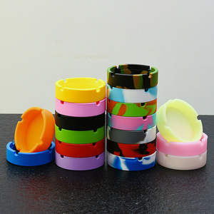 Posacenere Luminoso in Silicone con Pratico Porta Sigarette Set per Fumatori Anti-caduta Design Creativo Fluorescente per Sigari Novità - Product Image 6