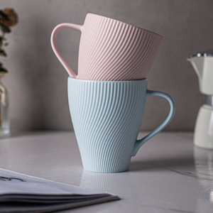 Taza de Café de Cerámica con Rayas Verticales Estilo Nórdico Minimalista, 350 ml, Acabado Mate, Taza de Té de Alta Gama <span class=keywords><strong>para</strong></span> Oficina y Hogar con Asa, Regalo <span class=keywords><strong>para</strong></span> <span class=keywords><strong>Parejas</strong></span> - Product Image 5