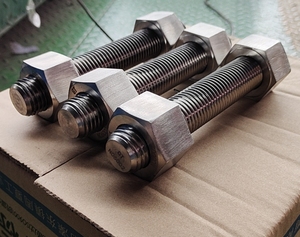 Tiges filetées intégrales résistantes à l'érosion en acier allié Hastelloy X N06002, matériau spécial OEM DIN 976 ASME B18.31.2, M4-M90, avec écrous - Product Image 3