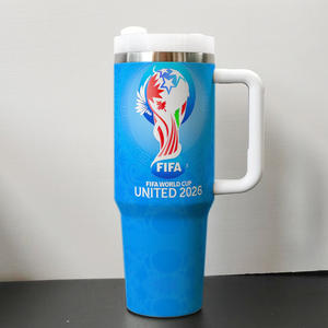 Nouvelle arrivée : Tasse isotherme de sport pour le football, 40 onces, réutilisable, portable, pour l'extérieur, tasse de voyage, tasse à café avec poignée - Product Image 2