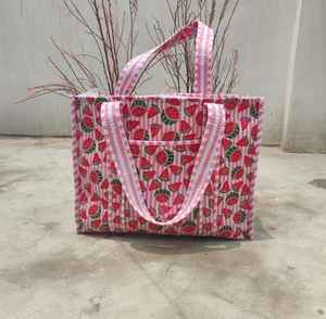 Bolso Tote de Algodón Acolchado con Estampado de Bloques Reversible, Bolso Jola para Compras, Bolso de Hombro Hecho a Mano para Viajes y Uso Diario - Product Image 1