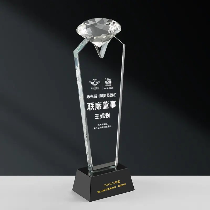 Toptan yaratıcı kristal el sanatları şirketi yıllık toplantı hatıra özelleştirilmiş kristal cam kupa