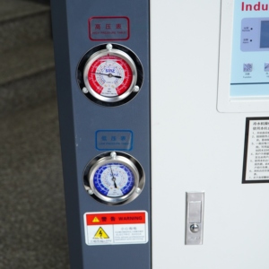 เครื่องทำน้ำเย็นแบบระบายความร้อนด้วยอากาศ 5HP-10HP พร้อมโลโก้สั่งทำพิเศษ ระบบทำความเย็นอุตสาหกรรม พร้อมคอมเพรสเซอร์แบบสกรอลล์ ปั๊มแบบใบพัด และถังสำหรับโรงงาน - Product Image 6