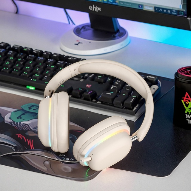 New Fashion Portable Hand-Free Wireless On-Ear Gaming Headphones Over-Ear DJ and Sports Headset with Ear Pods
