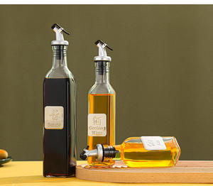 150/250/500ml vente chaude <span class=keywords><strong>carafe</strong></span> à <span class=keywords><strong>huile</strong></span> claire vinaigre verre distributeur d'<span class=keywords><strong>huile</strong></span> d'olive bouteille avec verser et entonnoir pour la cuisine - Product Image 4