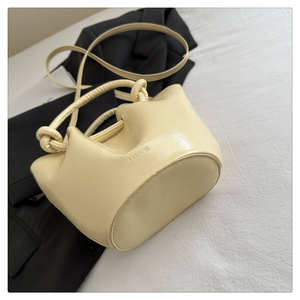 Bolso de mano multifuncional de PU con acabado de cera al aceite, estilo coreano minimalista, muy vendido y a la moda. - Product Image 2