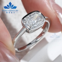 Cincin Berlian Buatan Laboratorium Potongan Cushion Emas 10K 14K 18K Kustom Pabrik, DEF VVS-VS, Berbingkai Bezel untuk Pertunangan Pernikahan Dengan Sertifikat IGI