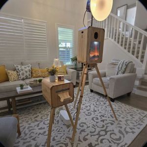 Máy ảnh DSLR chụp ảnh tự động có màn hình 18,5 inch, màu sơn gỗ, dùng làm photo booth cho tiệc cưới, phong cách cổ điển, giá cả phải chăng - Product Image 1