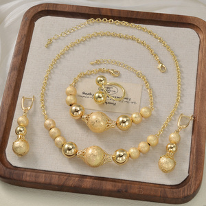 สร้อยคอทองแดงประดับลูกปัดแบบมีเท็กซ์เจอร์ ชุบทอง 18k ขายส่ง พร้อมกำไลข้อมือ ต่างหูระย้าสำหรับผู้หญิง ชุดเครื่องประดับแฟชั่นสำหรับงานแต่งงาน - Product Image 5