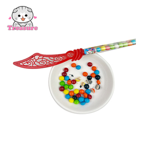 Bonbons halal soufflés au chocolat Jouet de haute qualité Bonbons en forme d'<span class=keywords><strong>épée</strong></span> et de couteau Emballage de bonbons dans un sac - Product Image 5