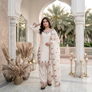 Conjunto de Salwar Kameez de Corte Recto con Bordado Crema para Mujer, con Dupatta - Product Image 1