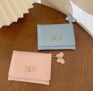 Cartera pequeña de cuero PU para mujer con dije de mariposa, gran capacidad, múltiples ranuras para tarjetas, monedero para viajes diarios - Product Image 5