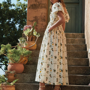 Robe décontractée pour femmes en lin, col carré, imprimé floral blanc, boutons et manches bouffantes, personnalisable OEM ODM - Product Image 2