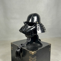 Casque en fer de samouraï noir de style japonais, période Sengoku, objet de collection tendance, pièce d'exposition pour musée, accessoire décoratif