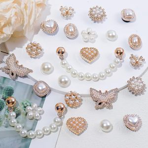 Breloques de chaussures en chaîne pour femmes, accessoires de décoration DIY pour sabots, avec perles, fleurs, strass, décorations mignonnes et brillantes - Product Image 2