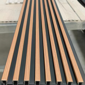 Panneaux muraux intérieurs et extérieurs modernes de qualité supérieure, imperméables, en WPC, décoratifs, ignifuges, à lattes de bois, à rayures, à carreaux, garantie 5 ans - Product Image 1