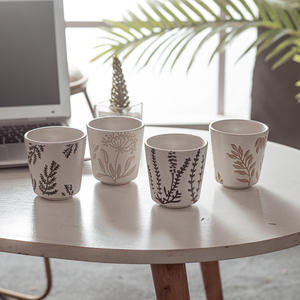 Ensemble de tasses à thé en céramique rustique peintes à la main, motif floral, tasse à café individuelle pour cadeaux - Product Image 1