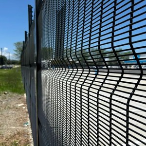 Panel de valla de malla de alambre de alta seguridad con recubrimiento en polvo, antiescalada y de visión clara para muros perimetrales, al por mayor - Product Image 1