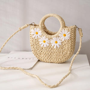 Nouveauté Sacs de plage en paille tissés à la main avec des fleurs pour le voyage des femmes - Product Image 5