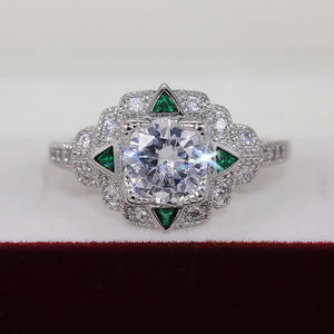 Anello di fidanzamento da donna con diamante taglio Asscher in platino e pietre laterali di smeraldo, colore D naturale, F789 - Product Image 6