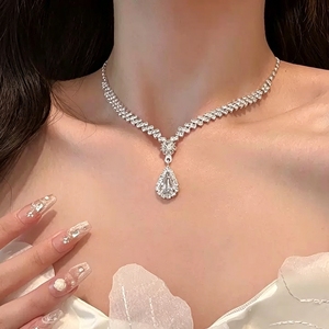 Collier ras du cou en cristal en forme de larme, bijoux de mariage étincelants - Product Image 2