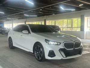 <span class=keywords><strong>BMW</strong></span> <span class=keywords><strong>Serie</strong></span> 5 2024 Sedán Usado, Volante a la Izquierda, Automático, Turbo, Cuero Oscuro, para Exportación - Product Image 3