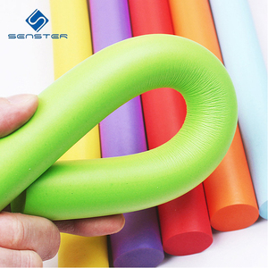 Fideos de <span class=keywords><strong>piscina</strong></span> al por mayor de espuma EVA suave flotante <span class=keywords><strong>redonda</strong></span> negra sólida con espuma Kid Character Foam Pipe Backer Rod para piscinas - Product Image 2